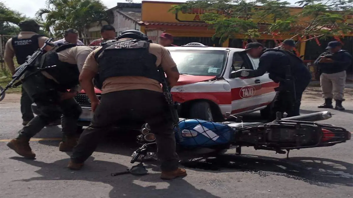 Accidente de taxista y motociclista